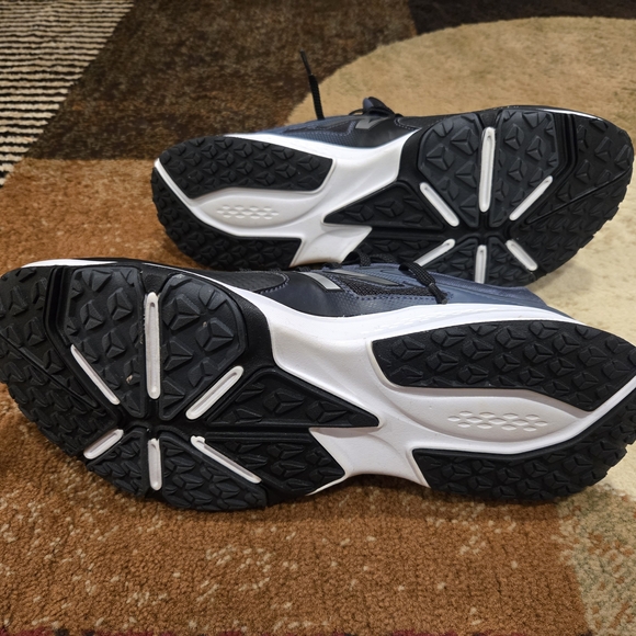 New Balance Men's Black Running Shoes - Picture 7 of 12